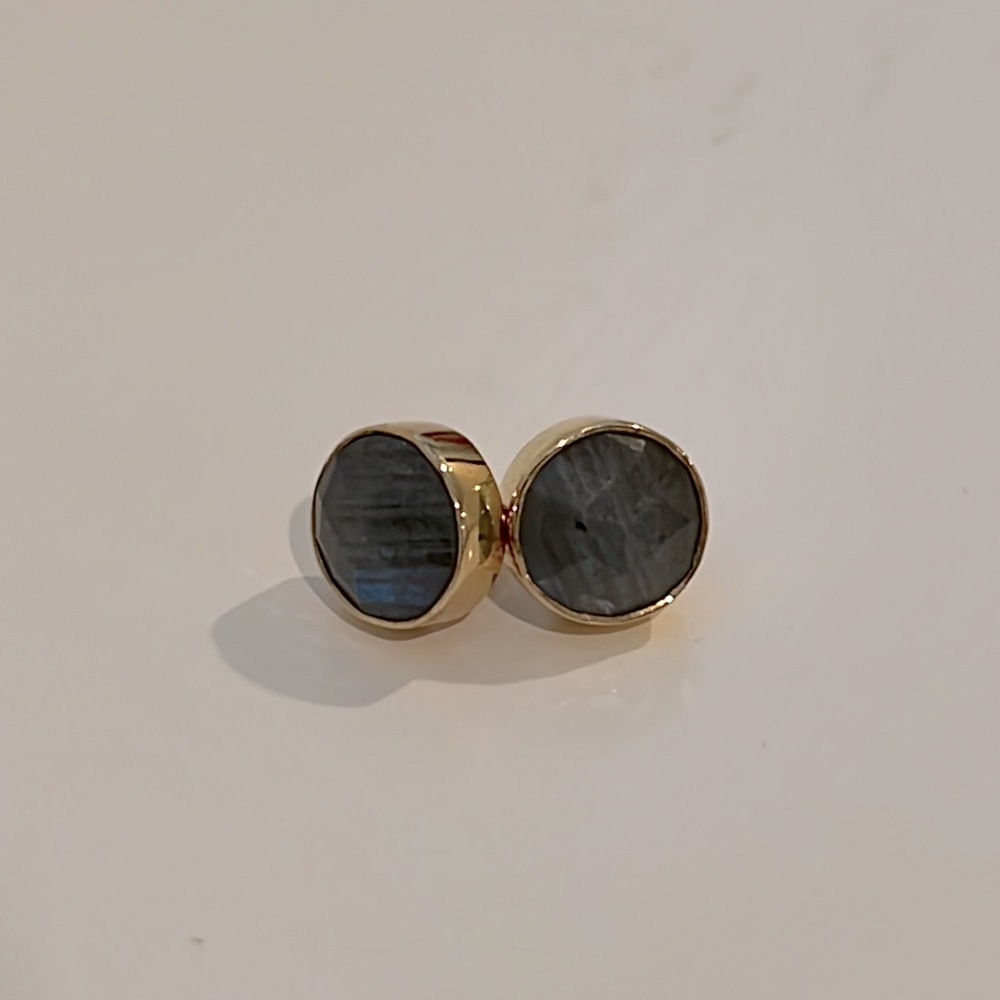 Stone stud earrings